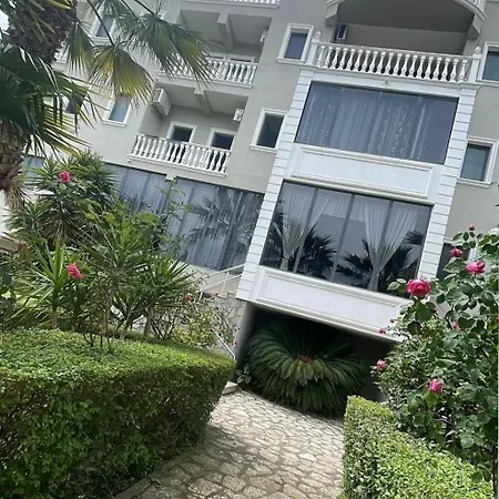 Hotel Megi 2*
