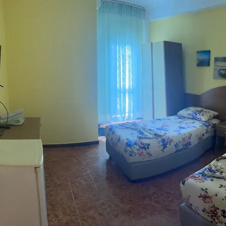 Hotel Megi 2*