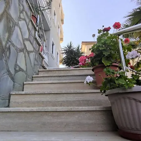 Megi Hotel Golem (Tirana)